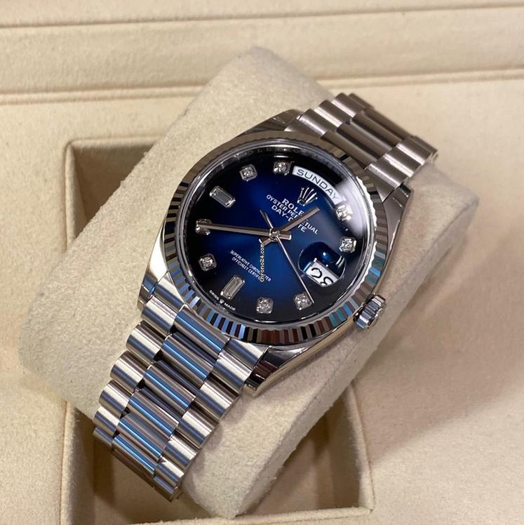 Rolex Day-Date 36 36mm/Like New (Unworn) 2025/White Gold 10 Diamonds Blue Dial 128239