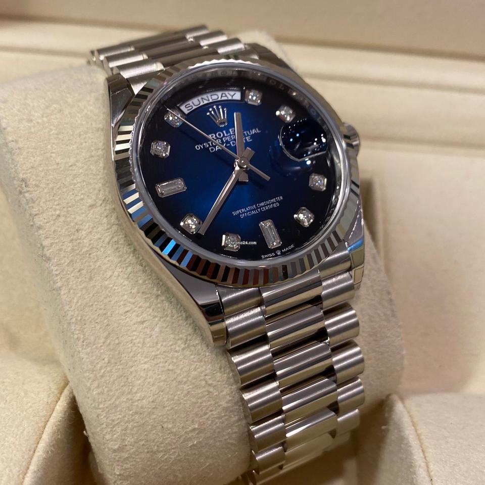 Rolex Day-Date 36 36mm/Like New (Unworn) 2025/White Gold 10 Diamonds Blue Dial 128239