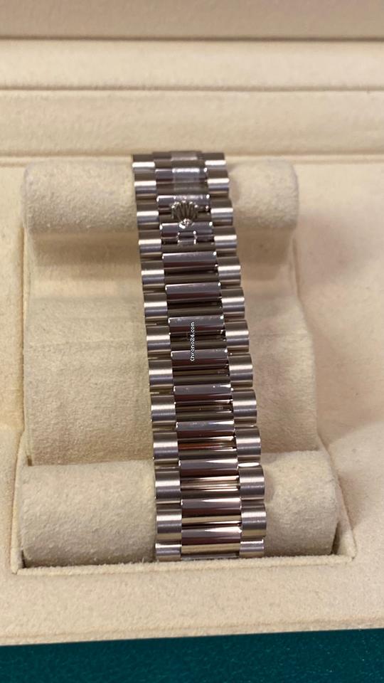 Rolex Day-Date 36 36mm/Like New (Unworn) 2025/White Gold 10 Diamonds Blue Dial 128239