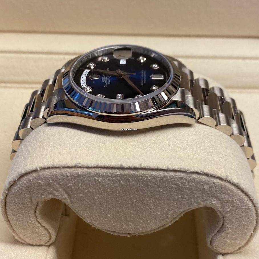 Rolex Day-Date 36 36mm/Like New (Unworn) 2025/White Gold 10 Diamonds Blue Dial 128239