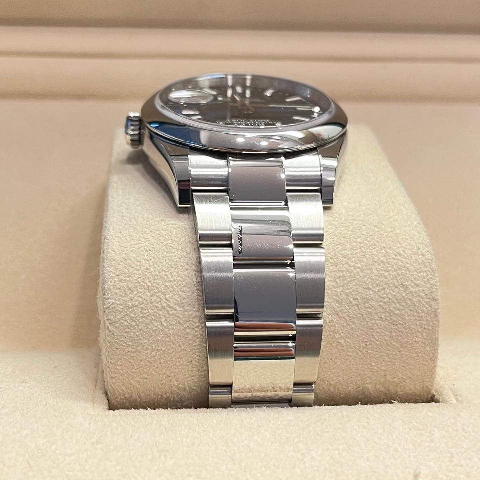 Rolex Datejust 36 36mm Like New (Unworn) 2025 ( May)/Blue Dial Index Oyster Band 126200