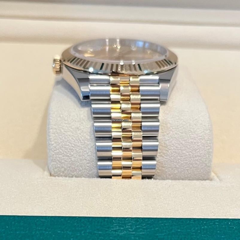 Rolex Datejust 41 mm/Like New (Unworn) (2025) Jubilee Band/10 Diamonds Champagne Dial/126333