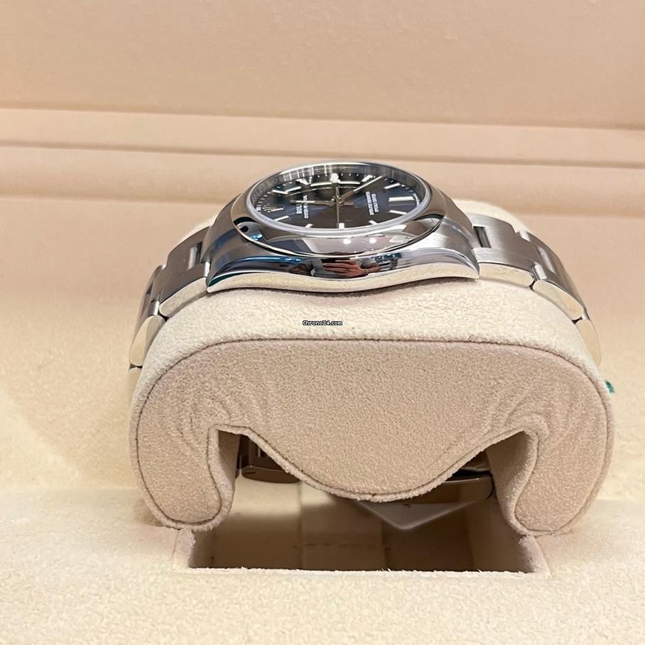Rolex Oyster Perpetual 34 34mm/Like New (Unworn) 2025 Blue Dial/124200