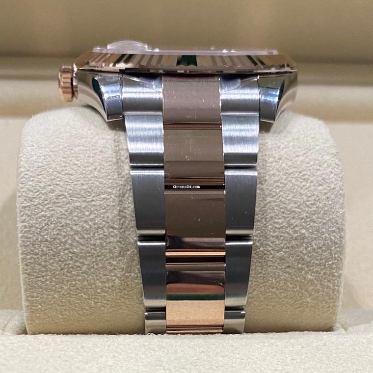 Rolex Datejust 41 mm Like New (Unworn) 2025 Oyster Sundust Dial Fluted Pink 126331