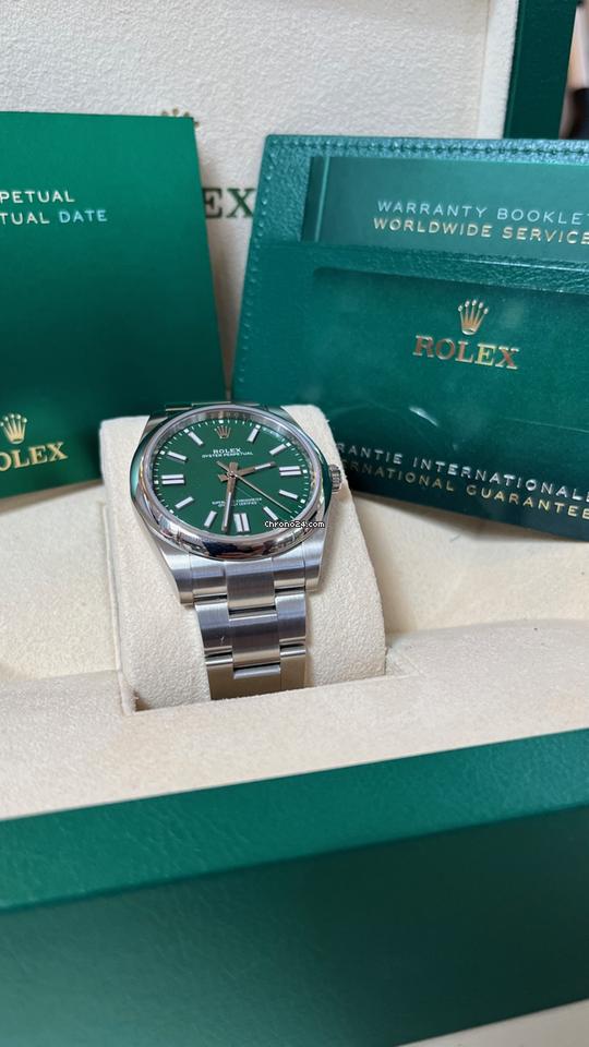 Rolex Oyster Perpetual 41 41mm / Like New (Unworn) 2025 Green Dial 124300
