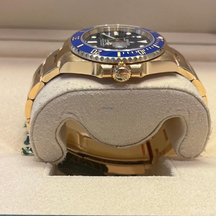Rolex Submariner Date 41mm Like New (Unworn) 2025 / Blue Dial / Yellow Gold 126618LB