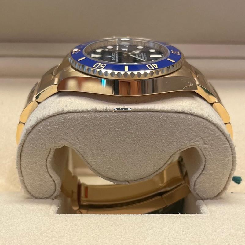 Rolex Submariner Date 41mm Like New (Unworn) 2025 / Blue Dial / Yellow Gold 126618LB