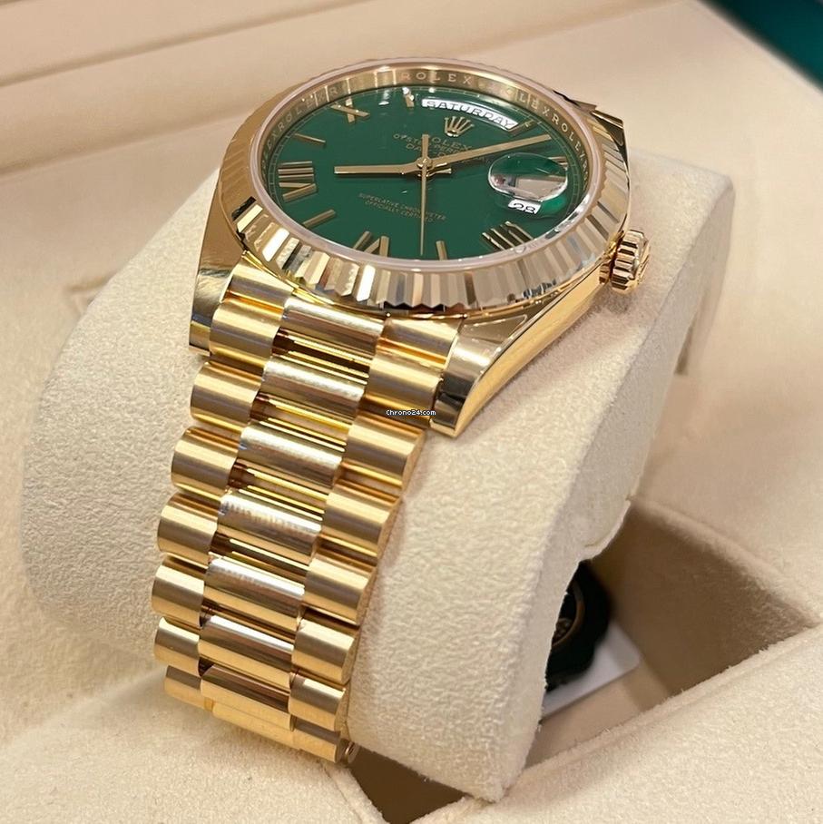 Rolex Day-Date 40 40mm Like New (Unworn) 2025 (May) / Yellow Gold Green Dial/228238