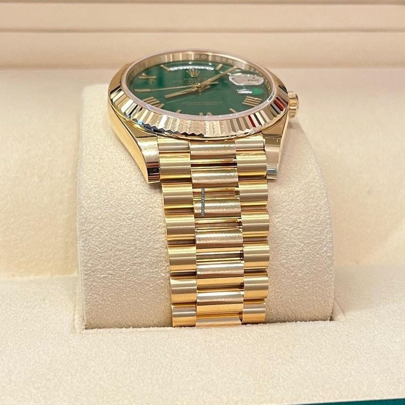 Rolex Day-Date 40 40mm Like New (Unworn) 2025 (May) / Yellow Gold Green Dial/228238