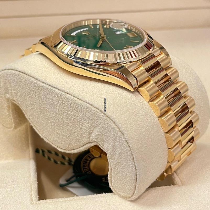 Rolex Day-Date 40 40mm Like New (Unworn) 2025 (May) / Yellow Gold Green Dial/228238