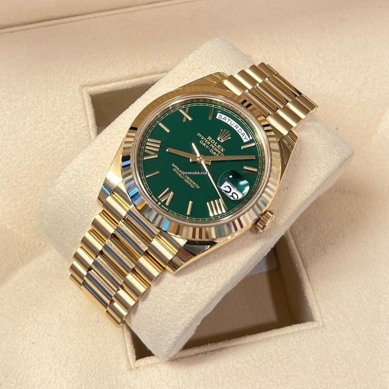 Rolex Day-Date 40 40mm Like New (Unworn) 2025 (May) / Yellow Gold Green Dial/228238