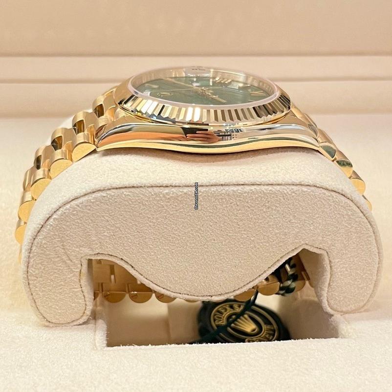 Rolex Day-Date 40 40mm Like New (Unworn) 2025 (May) / Yellow Gold Green Dial/228238