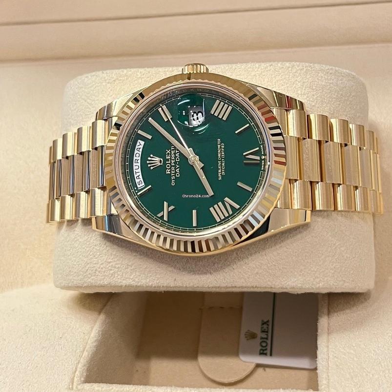 Rolex Day-Date 40 40mm Like New (Unworn) 2025 (May) / Yellow Gold Green Dial/228238