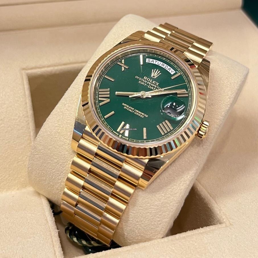Rolex Day-Date 40 40mm Like New (Unworn) 2025 (May) / Yellow Gold Green Dial/228238