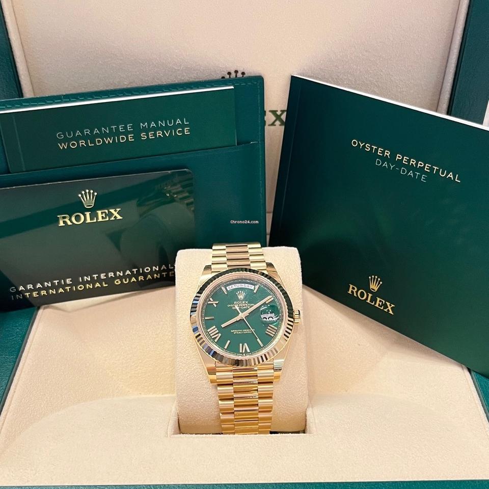 Rolex Day-Date 40 40mm Like New (Unworn) 2025 (May) / Yellow Gold Green Dial/228238