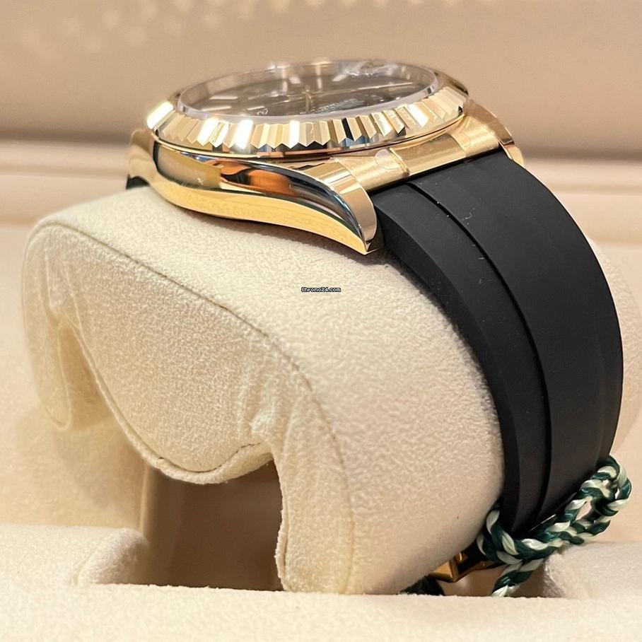 Rolex Sky-Dweller 42mm Like New (Unworn) 2025 ( April) Black Dial Yellow Gold 336238