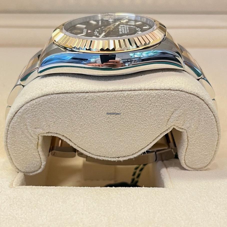 Rolex Sky-Dweller 42mm Like New (Unworn) 2025 two tones / Black Dial Oyster 336933