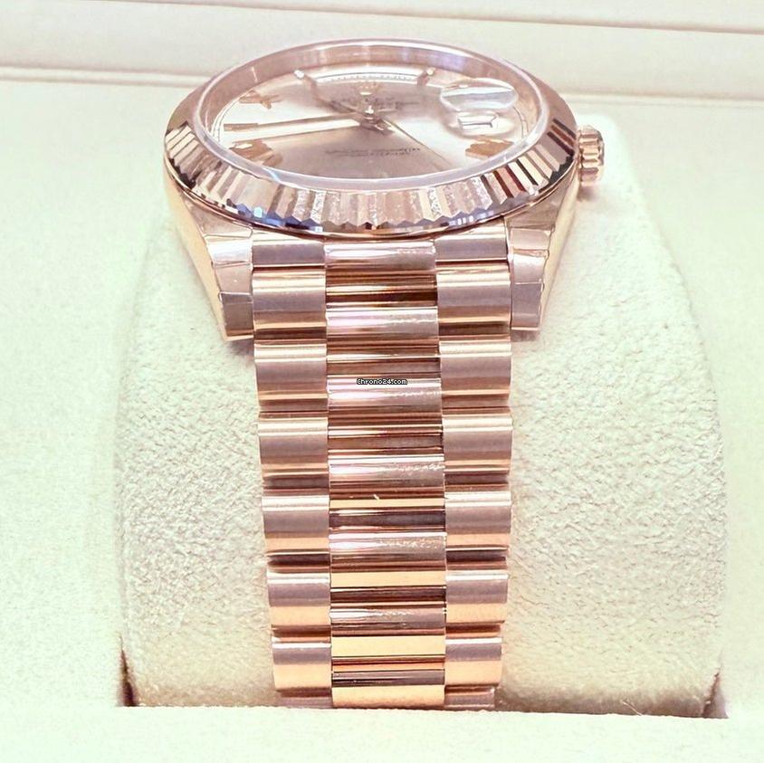 Rolex Day-Date 40 40MM / Like New (Unworn) 2025 Everose Gold Pink Sundust Dial/228235