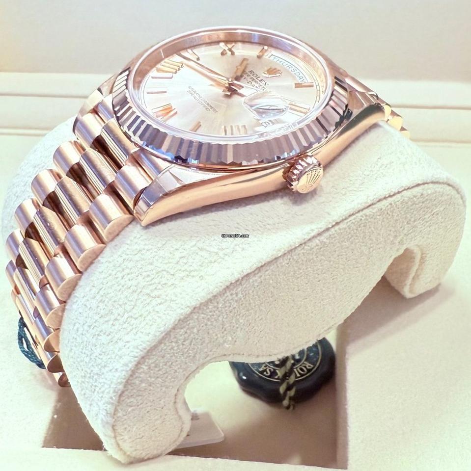 Rolex Day-Date 36 36mm/Like New (Unworn) 2025 Rose Gold "Pink Baguette Diamond Dial 128235